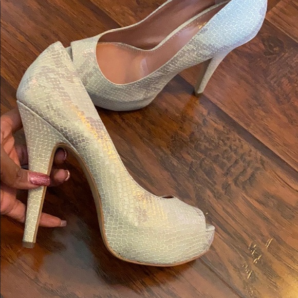 Vince Camuto leather heels - Picture 9 of 13